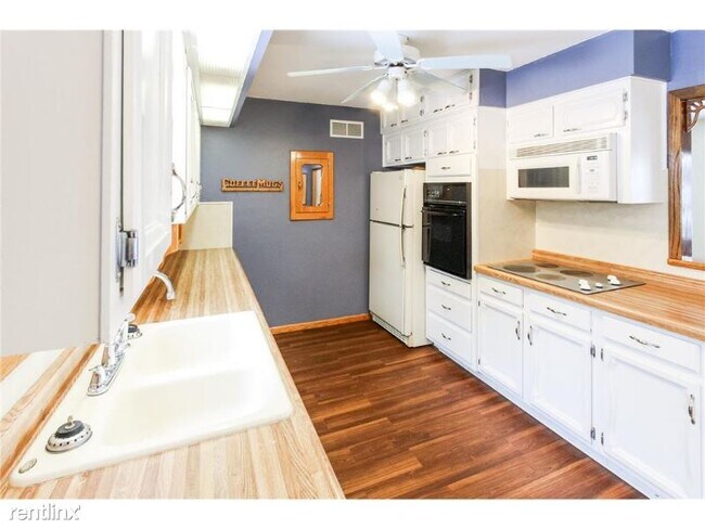 Building Photo - 3 br, 2 bath House - 2126 Hillview Rd