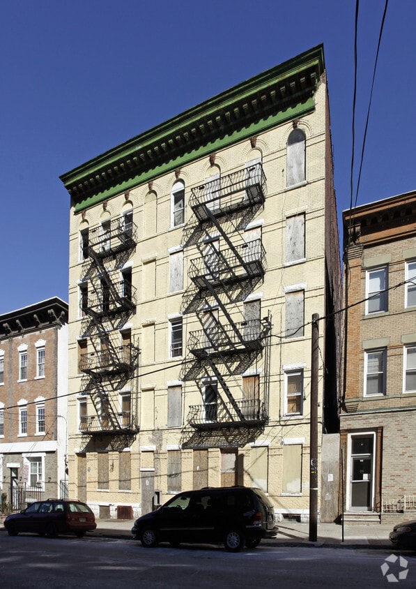 Building Photo - 806-808 22nd St