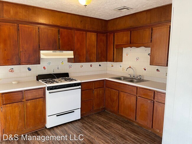 Building Photo - 3 br, 1.5 bath House - 1716 Regency Blvd.,