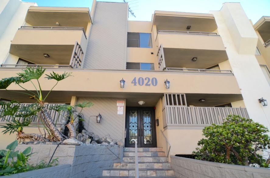 Foto del edificio - 5th Street Apartments- Luxurious Bedrooms with Covered Parking! Call Now!