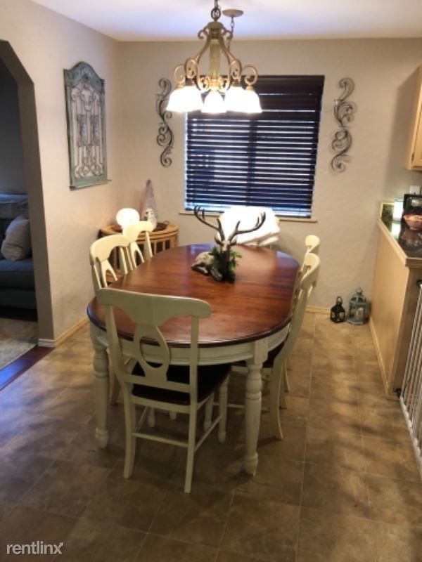Foto del edificio - 3 br, 2 bath House - 900 N. Summit Rd.