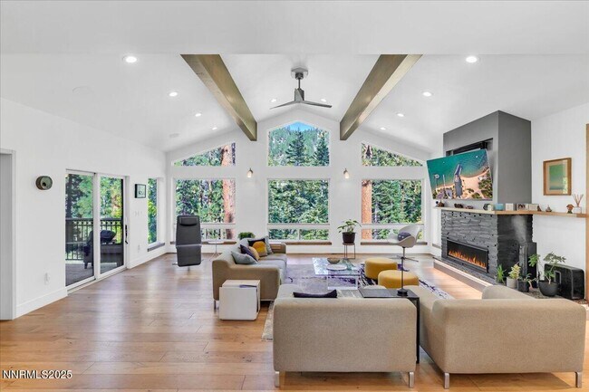 Foto del edificio - 1262 Hidden Woods Dr