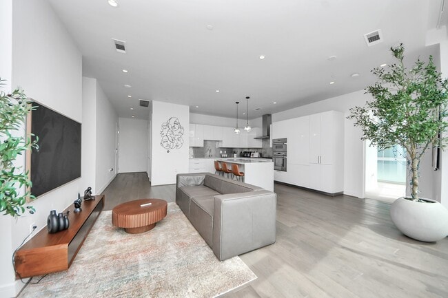 Building Photo - 4521 San Felipe St