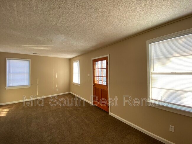 Building Photo - 3161 Hilda St