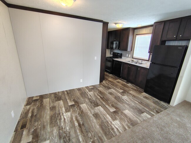 Foto del edificio - 5192 Champagne Dr