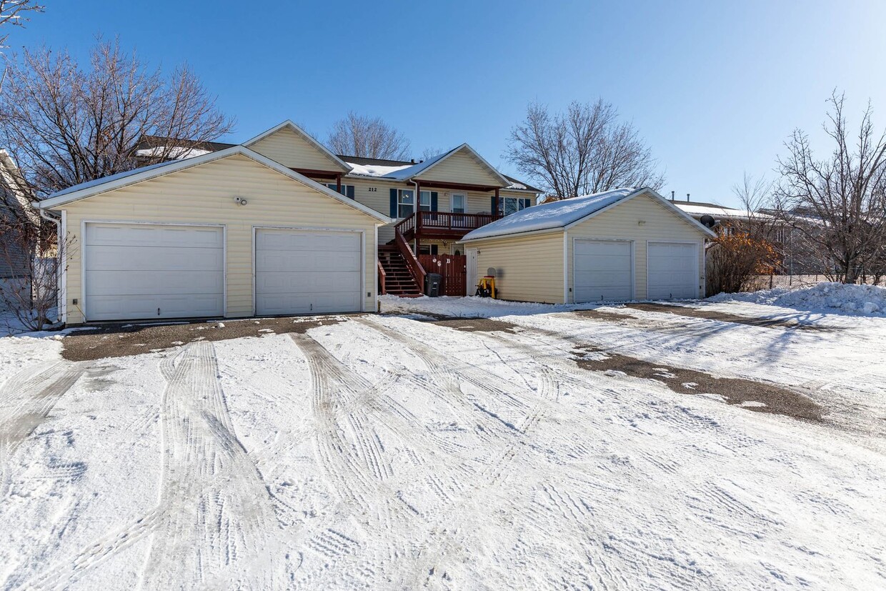 Primary Photo - Great Three Bedroom Condo in Belgrade!