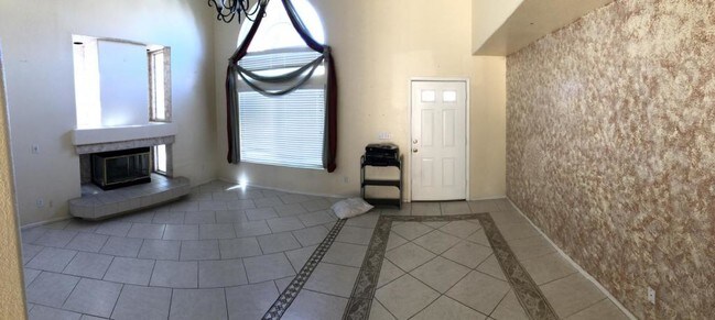 Foto del edificio - 1563 Silver Falls Ave