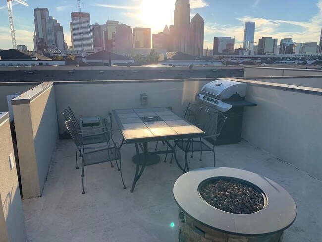 Foto del edificio - 708 Colten James Ln