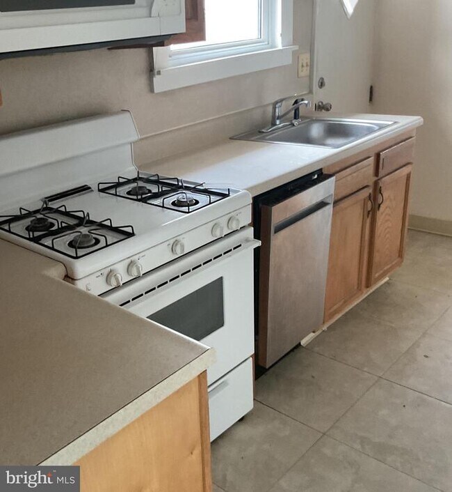 Foto del edificio - 1917 W High St