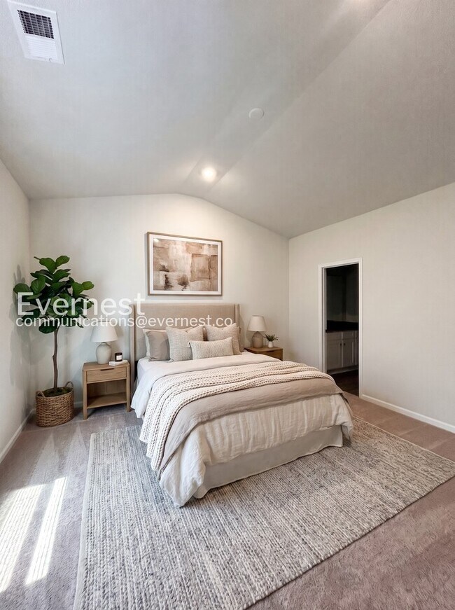 Foto del edificio - 2 Bed/2 Bath Home with Attached Garage / Pet-Friendly / Vouchers Accepted / Coming Soon!