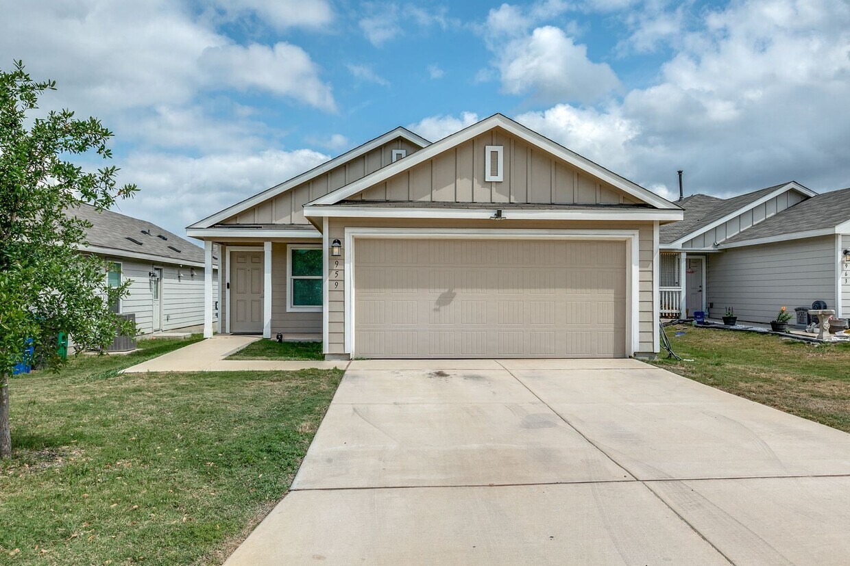 Primary Photo - 4-BEDROOM HOME IN MISSION DEL LAGO