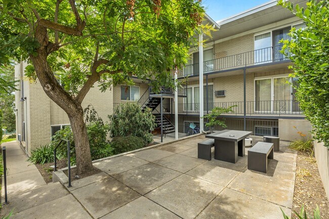 Photo - 673 E 6th Ave Apartment