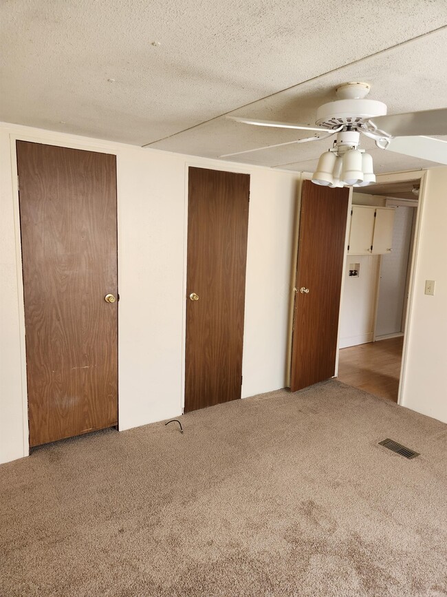 Building Photo - 516 Dj's Ln