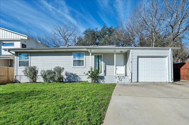 Building Photo - Multi-generational home available for leas...
