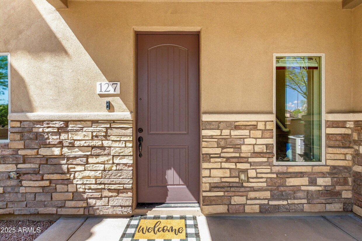 Foto principal - 2821 S Skyline Dr