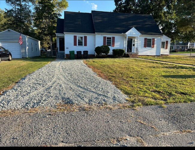 Building Photo - 201 N Valley Rd