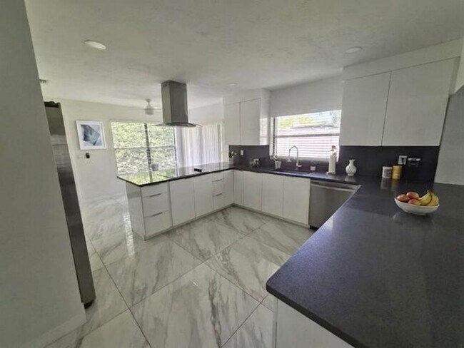 Foto del edificio - 1029 Omar Rd