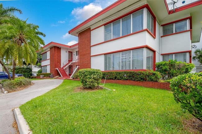 Building Photo - 10081 W Bay Harbor Dr