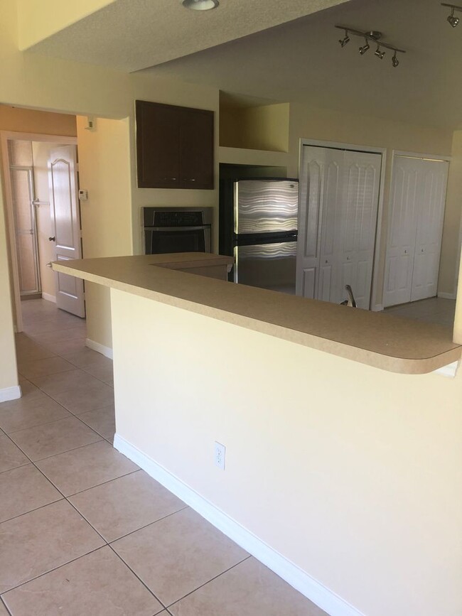 Foto del edificio - THREE BEDROOM HOME CLOSE TO ST. LUCIE WEST