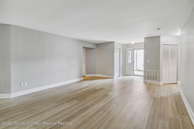 Building Photo - 1217 Waters Edge Dr