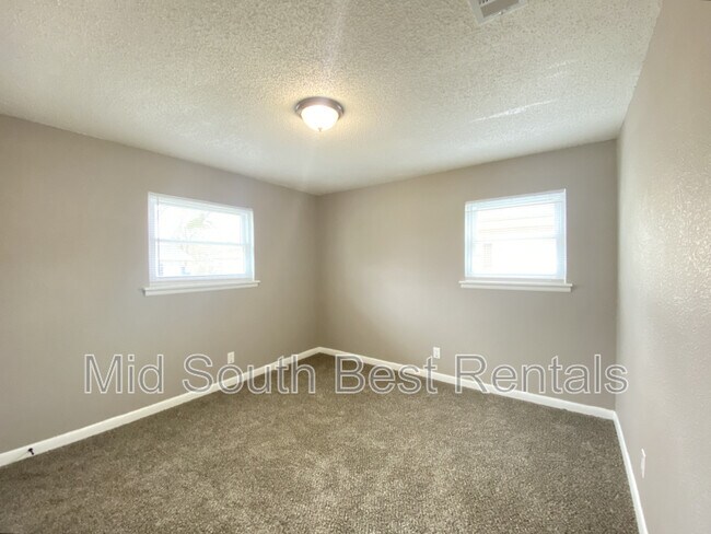 Foto del edificio - 525 Ellen Dr