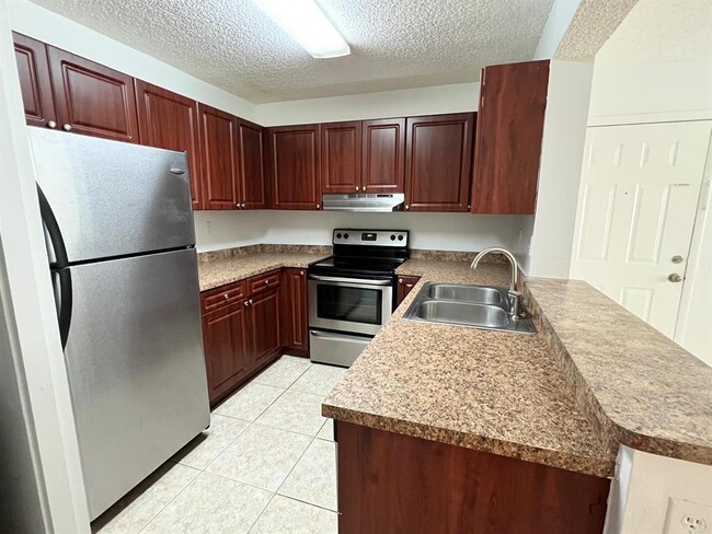 Building Photo - 351 Palm Way