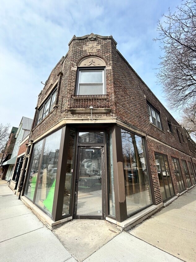 Foto principal - 2300 W Belmont Ave