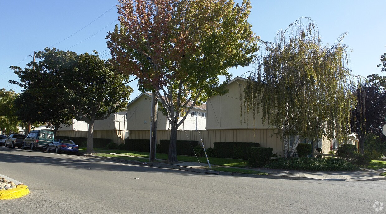 Primary Photo - 6168 Cedar Blvd