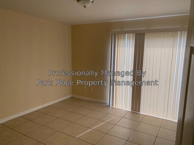 Foto del edificio - 1139 Gilbert Ave S