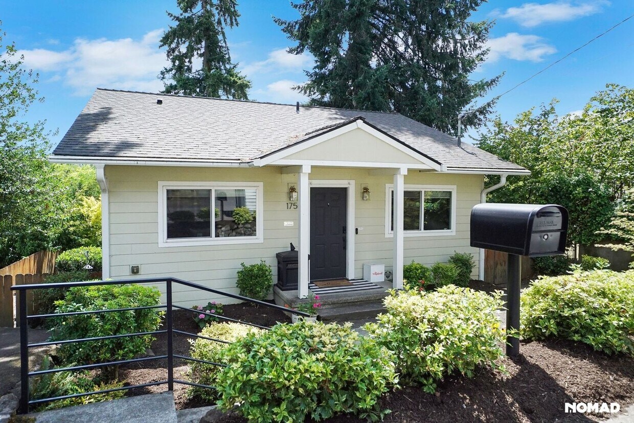 Foto principal - Spacious 4BR, 2BATH House in SW Portland