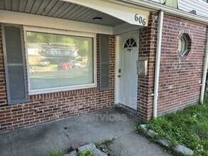 Building Photo - 606 Redkirk Ln