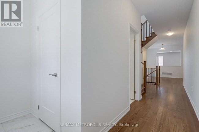 Photo du bâtiment - 1481 Buttercup Ct