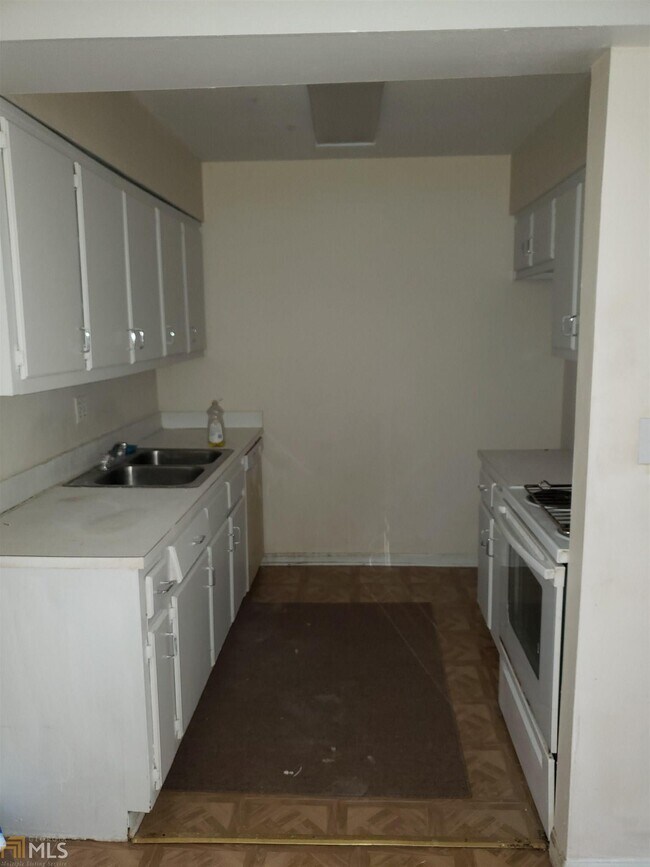 Building Photo - 1409 Camelot Dr
