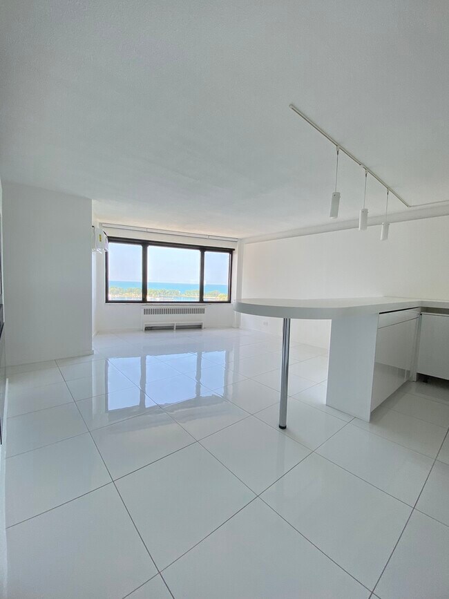 Foto del edificio - 3100 N Lake Shore Dr