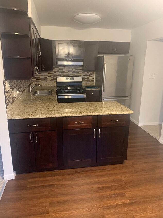 Foto principal - 4537 Maple Ave