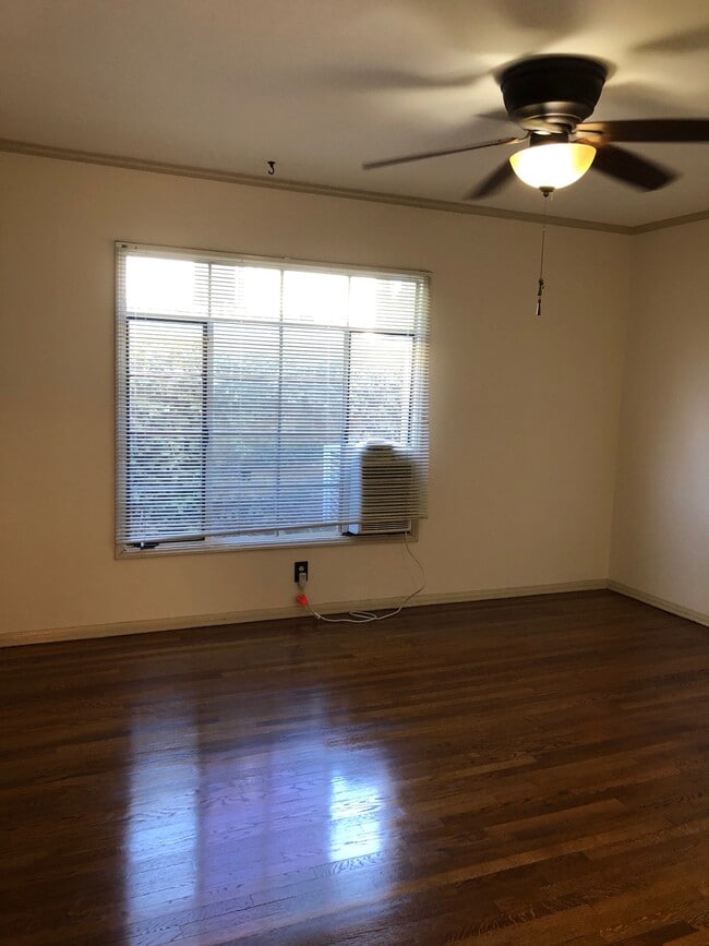 Bedroom AC - 3206 Rowena Ave