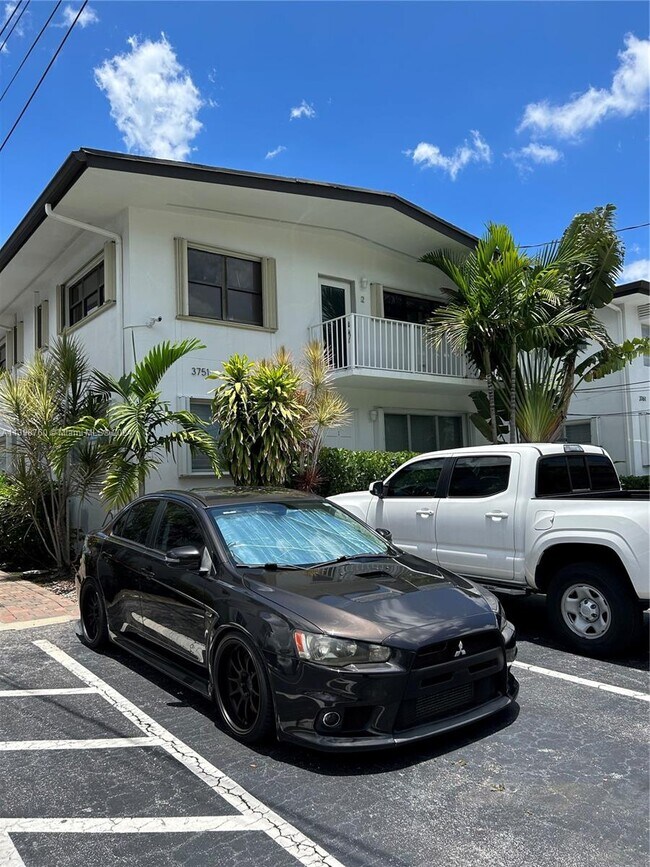 Foto del edificio - 3751 NE 170th St
