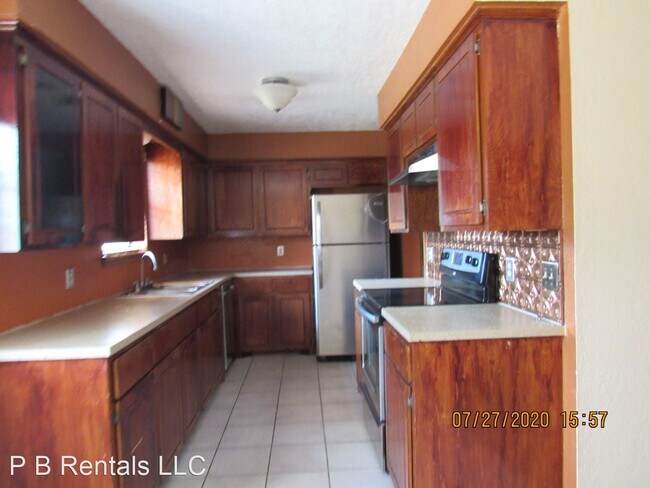 Building Photo - 3 br, 2 bath House - 230 Deer Dr