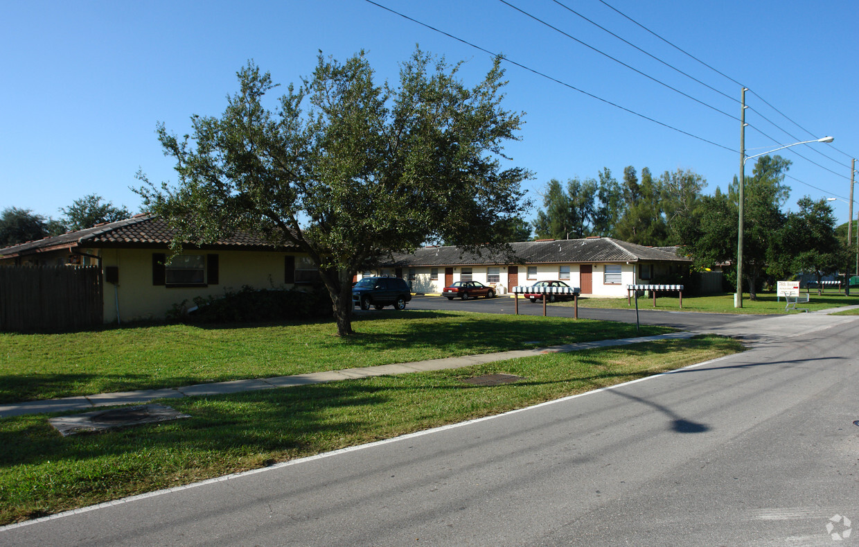 76th Avenue Apartments - Park Villas