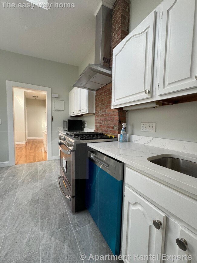 Building Photo - 60 Sacramento St