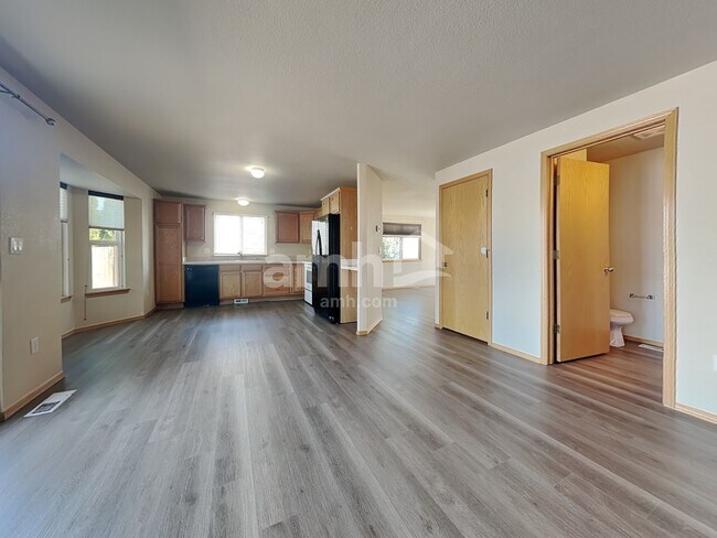 Building Photo - 16144 Prairie Creek Loop SE