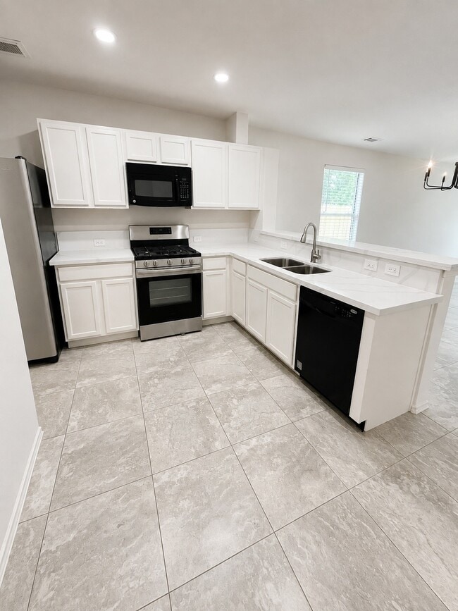 Building Photo - 9227 Shaded Pines Dr