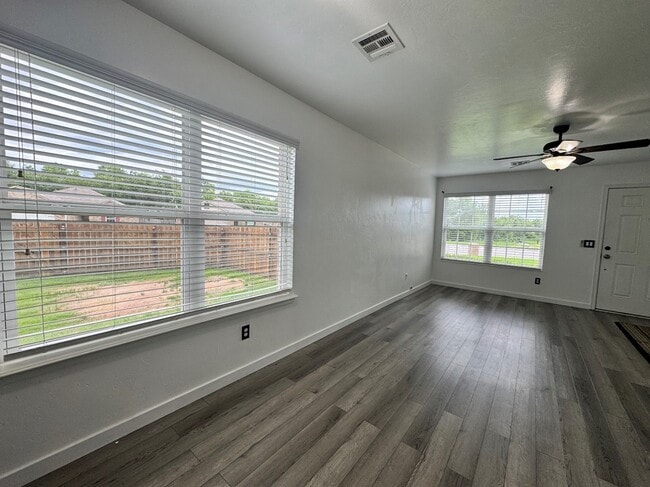 Building Photo - 1795 Bliss Cir