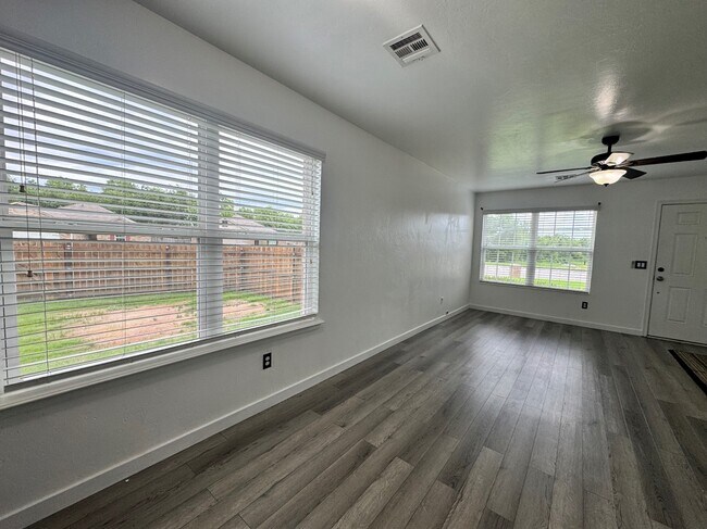 Foto del edificio - 1795 Bliss Cir