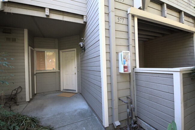 Building Photo - 577 Shadow Dance Dr