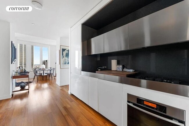 Building Photo - 15 S William St