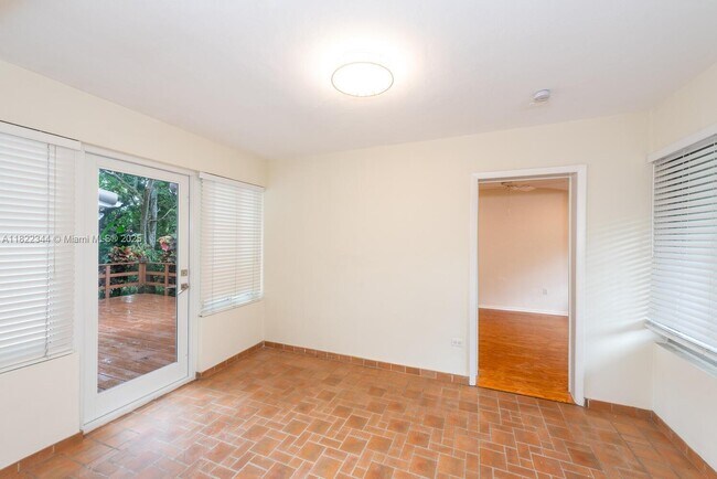 Building Photo - 5726 SW 42nd St