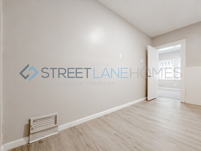 Building Photo - REDUCED!