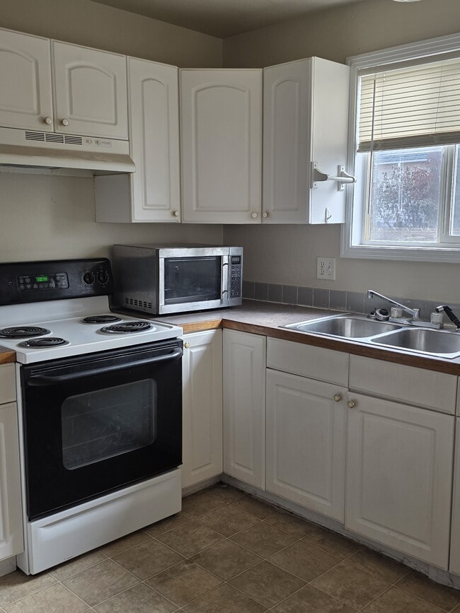 Building Photo - 1548 Haines St