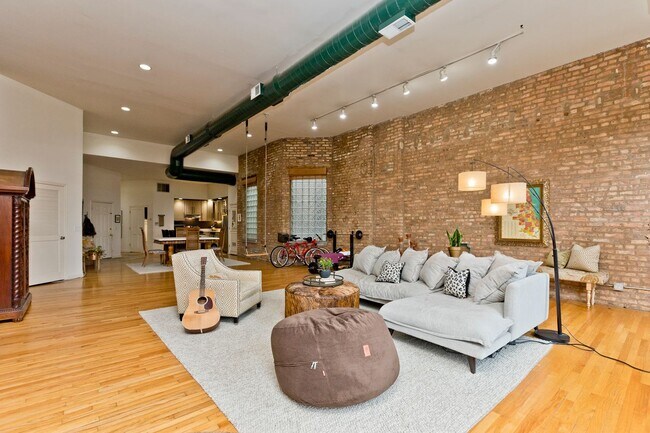 Foto del edificio - 1470 N Milwaukee Ave